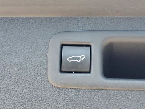 Used 2022 Toyota Highlander XLE image 27