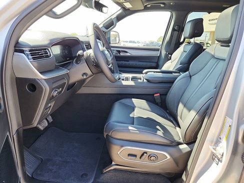 New 2025 Jeep Wagoneer L Series II w/ Convenience Group I AWD/4WD image 14