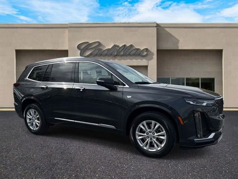 Certified 2023 Cadillac XT6 Luxury FWD image 1
