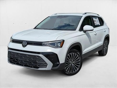 New 2025 Volkswagen Taos SE image 1