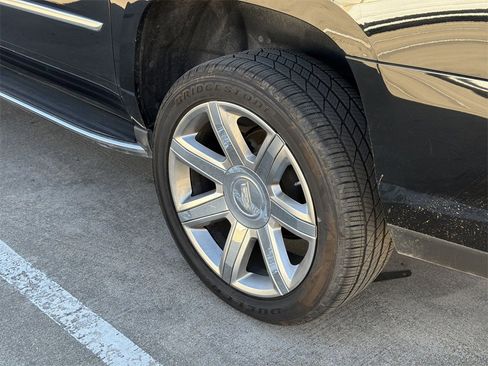 Used 2020 Cadillac Escalade ESV Premium Luxury image 5