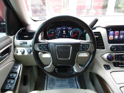 Used 2019 GMC Yukon Denali w/ Denali Ultimate Package AWD/4WD image 10