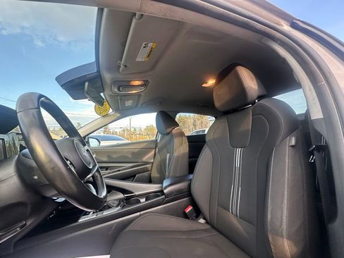 Used 2021 Hyundai Elantra SEL w/ Convenience Package image 26