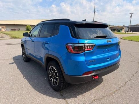 Used 2025 Jeep Compass Trailhawk AWD/4WD image 6
