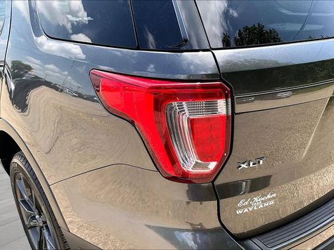 Used 2018 Ford Explorer XLT w/ XLT Appearance Package AWD/4WD image 30