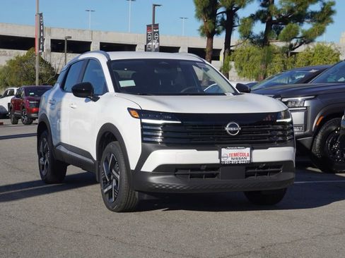 New 2026 Nissan Kicks SV image 2