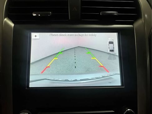 Used 2018 Ford Fusion SE w/ Fusion SE Technology Package FWD image 21