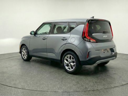 Used 2025 Kia Soul LX w/ LX Technology Package FWD image 6