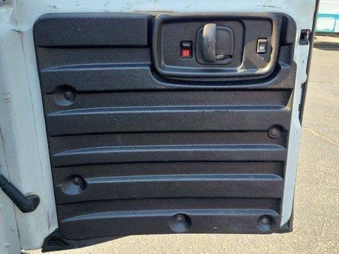 Used 2017 Chevrolet Express 2500 RWD image 7