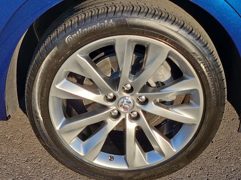 Certified 2022 Buick Envision Avenir w/ Technology Package II image 8