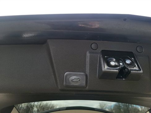 Used 2016 Chevrolet Traverse LTZ image 27