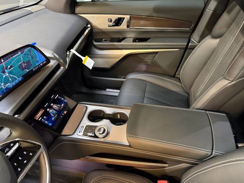 New 2026 Cadillac Vistiq Sport AWD/4WD image 38