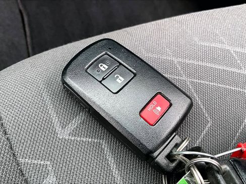 Used 2017 Toyota Tacoma TRD Off-Road w/ Tow Package RWD image 15