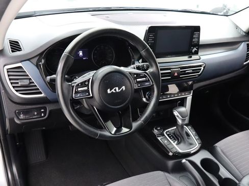 Used 2023 Kia Seltos S AWD/4WD image 12