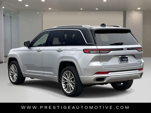 Used 2022 Jeep Grand Cherokee Summit w/ Luxury Tech Group V image 3