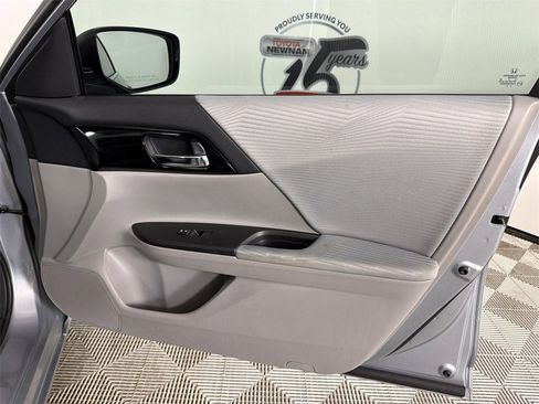 Used 2017 Honda Accord LX image 14