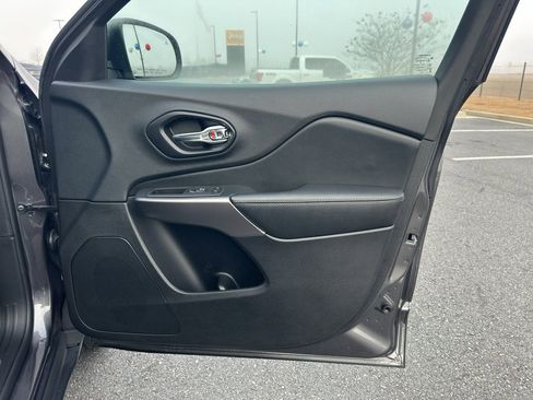 Used 2021 Jeep Cherokee Limited image 28