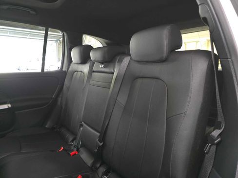 Used 2023 Mercedes-Benz GLB 250 4MATIC image 17