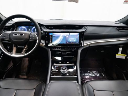 New 2026 Jeep Grand Cherokee Limited w/ Limited Altitude Package AWD/4WD image 10