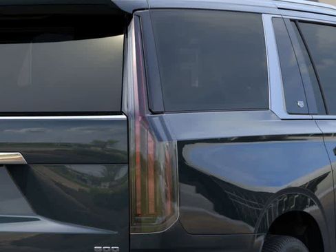 Used 2025 Cadillac Escalade ESV Luxury image 11