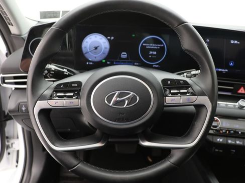 Used 2023 Hyundai Elantra Limited image 17