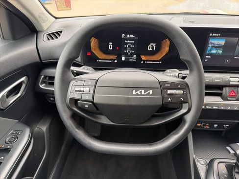 Used 2025 Kia K4 FWD image 21