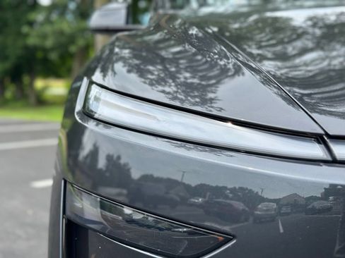 Used 2026 Tesla Model Y Long Range AWD/4WD image 9