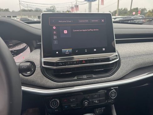 Used 2024 Jeep Compass Latitude image 37