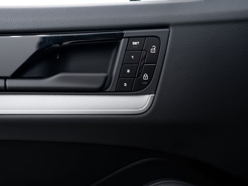 Certified 2026 Porsche Cayenne Coupe AWD/4WD image 18