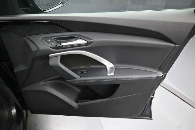 Used 2025 Audi Q5 Premium w/ Convenience Package AWD/4WD image 38