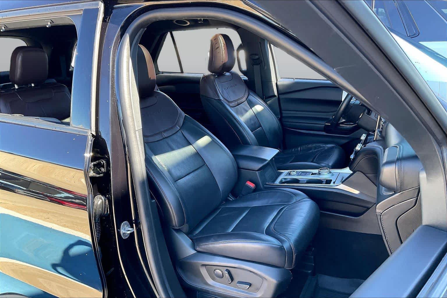 Used 2023 Ford Explorer Platinum w/ Technology Package AWD/4WD image 10