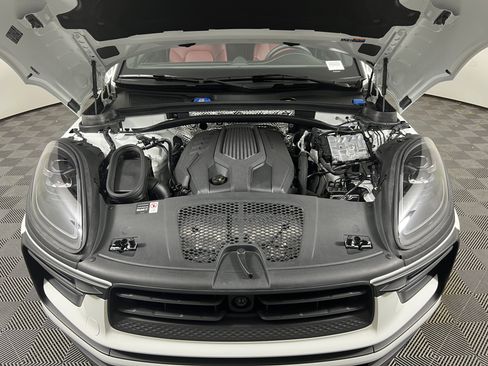 Certified 2026 Porsche Macan AWD/4WD image 22