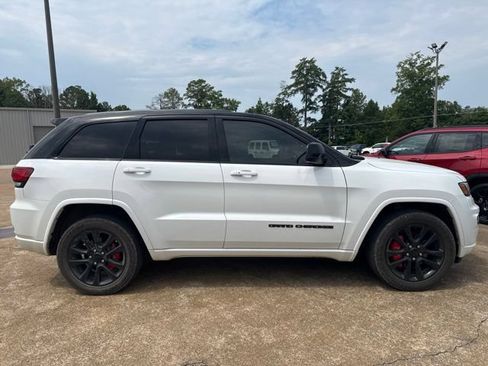 Used 2019 Jeep Grand Cherokee Altitude AWD/4WD image 4