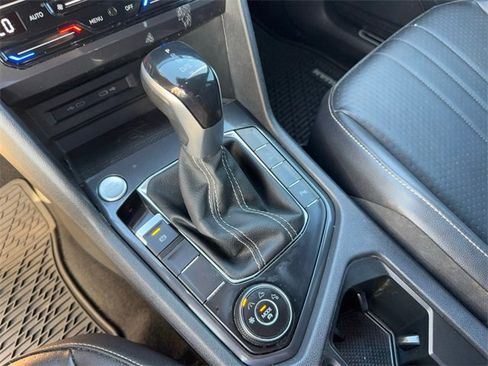 Used 2022 Volkswagen Tiguan SE R-Line image 15