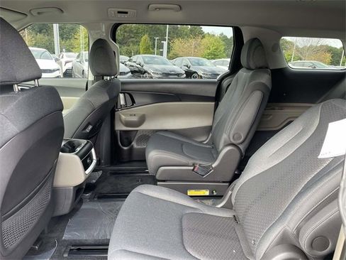 New 2026 Kia Carnival LX image 21