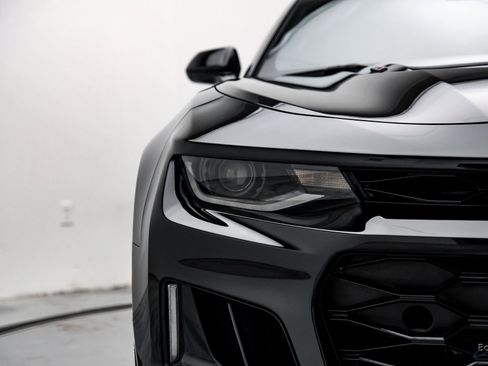 Used 2021 Chevrolet Camaro ZL1 image 30