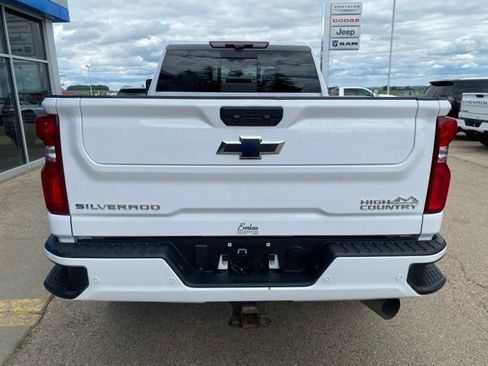 Used 2024 Chevrolet Silverado 2500 High Country w/ High Country Premium Package AWD/4WD image 4