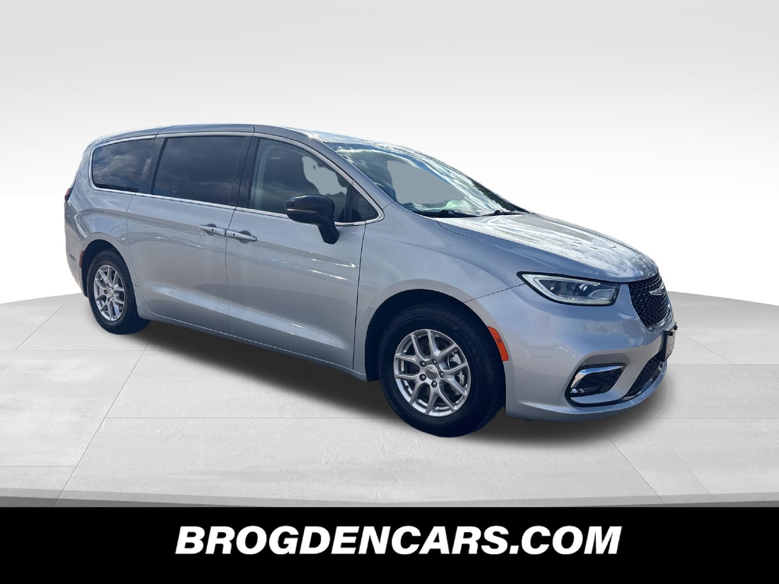 Used 2024 Chrysler Pacifica Touring-L FWD 360° Tour