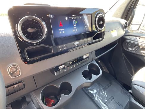 Used 2025 Mercedes-Benz Sprinter 2500 image 22