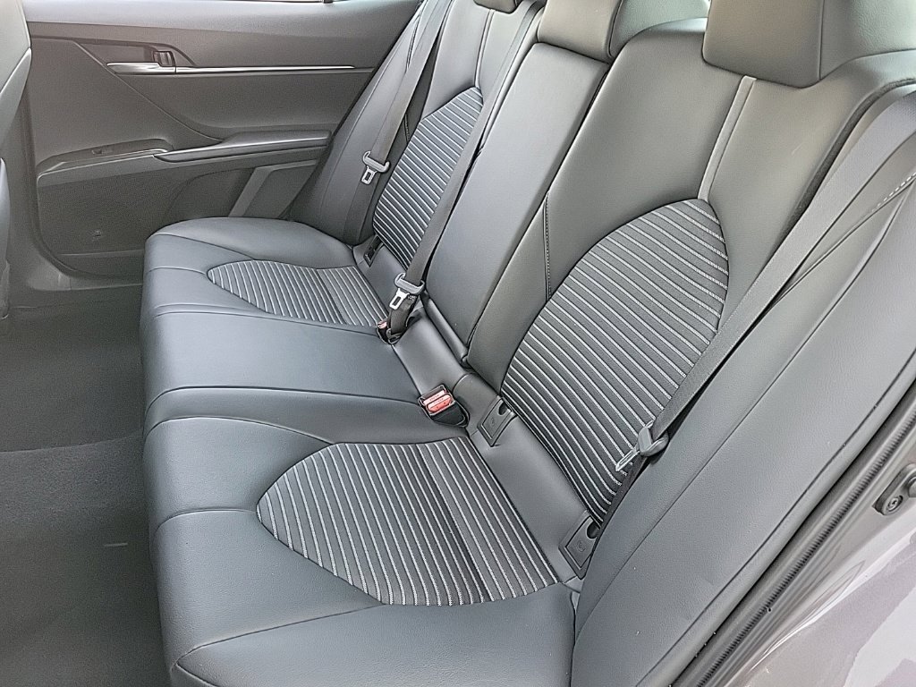 Used 2023 Toyota Camry SE FWD image 13
