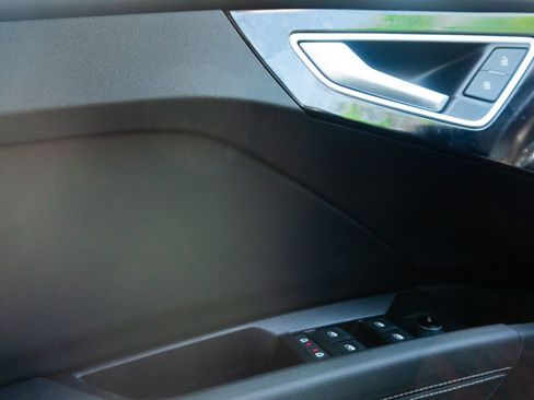 Used 2023 Audi Q4 e-tron Prestige image 19