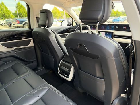 Used 2025 Lincoln Nautilus Premier AWD/4WD image 33