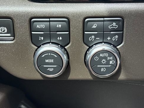 Used 2024 GMC Sierra 1500 SLT w/ SLT Premium Plus Package AWD/4WD image 24
