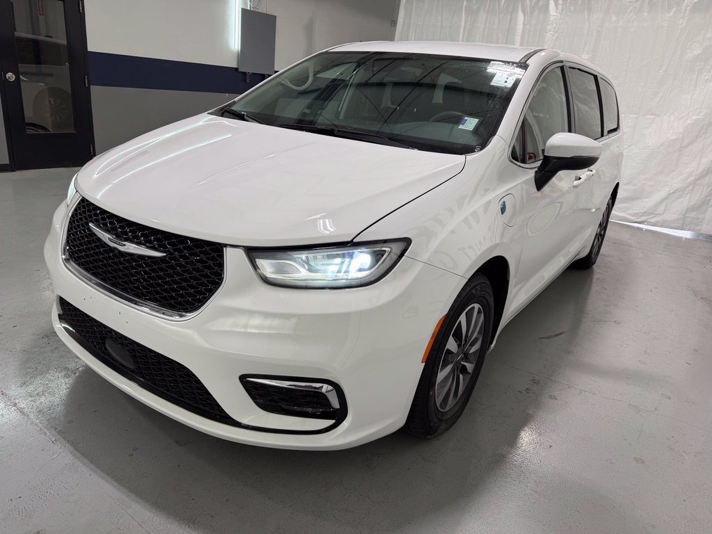 Used 2023 Chrysler Pacifica Touring-L FWD image 24