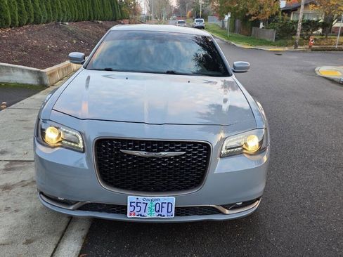 Used 2016 Chrysler 300 S w/ 300S Premium Group image 2