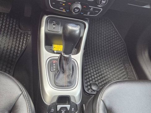 Used 2020 Jeep Compass Latitude w/ Cold Weather Group FWD image 13