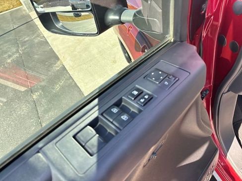 Used 2014 Nissan Titan S image 11