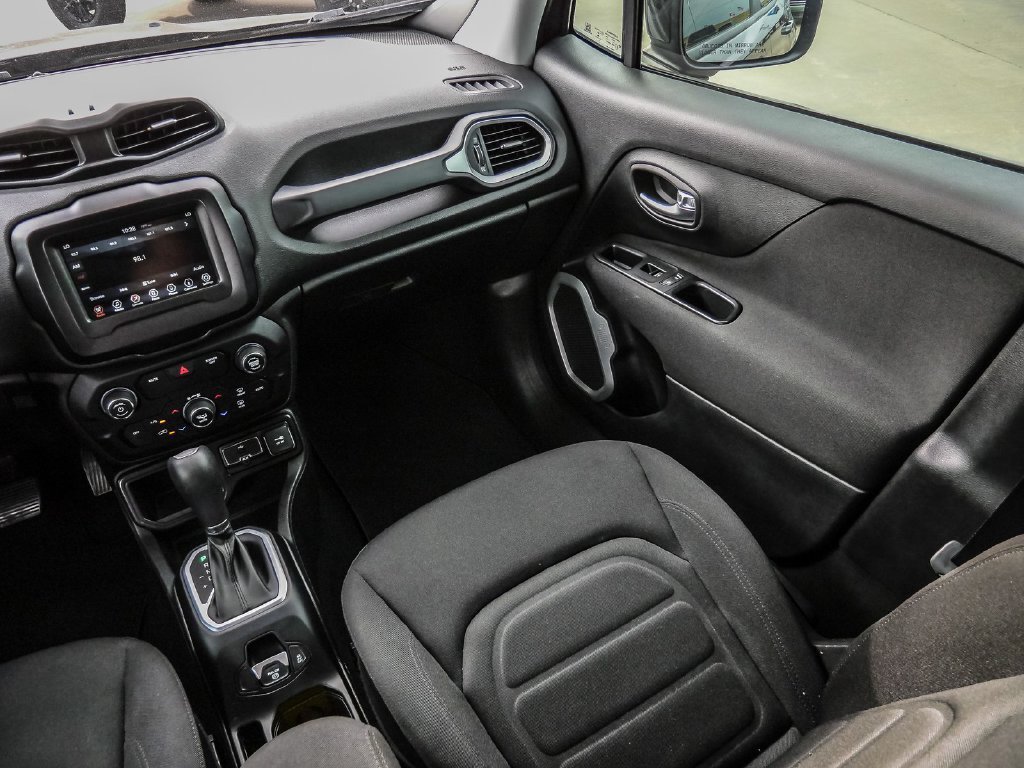 Used 2018 Jeep Renegade Latitude FWD image 25