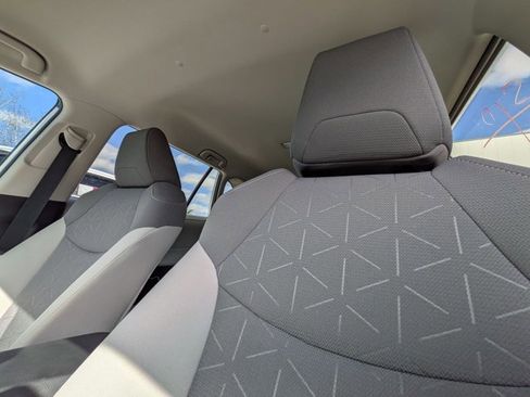 Used 2021 Toyota RAV4 XLE image 15