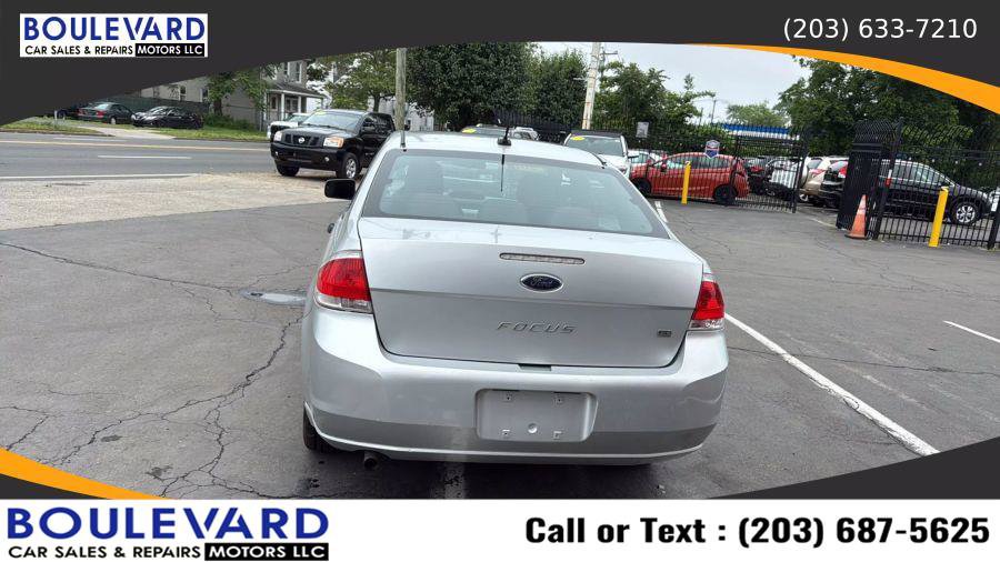 Used 2010 Ford Focus SE FWD image 6
